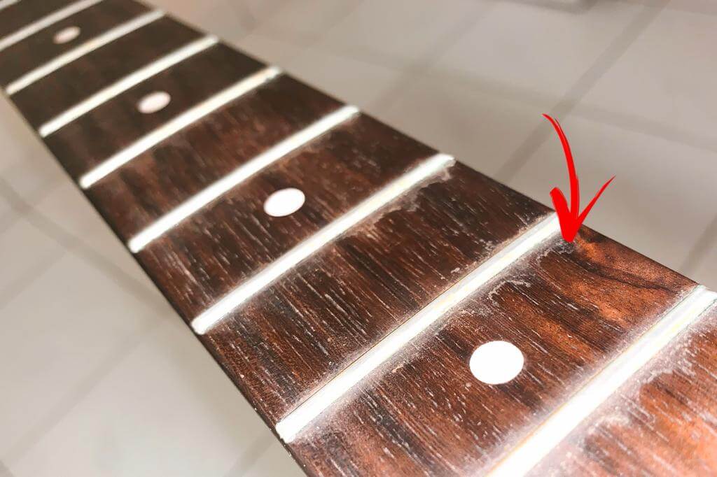 How To Clean A Guitar Fretboard With Household Items (2024)