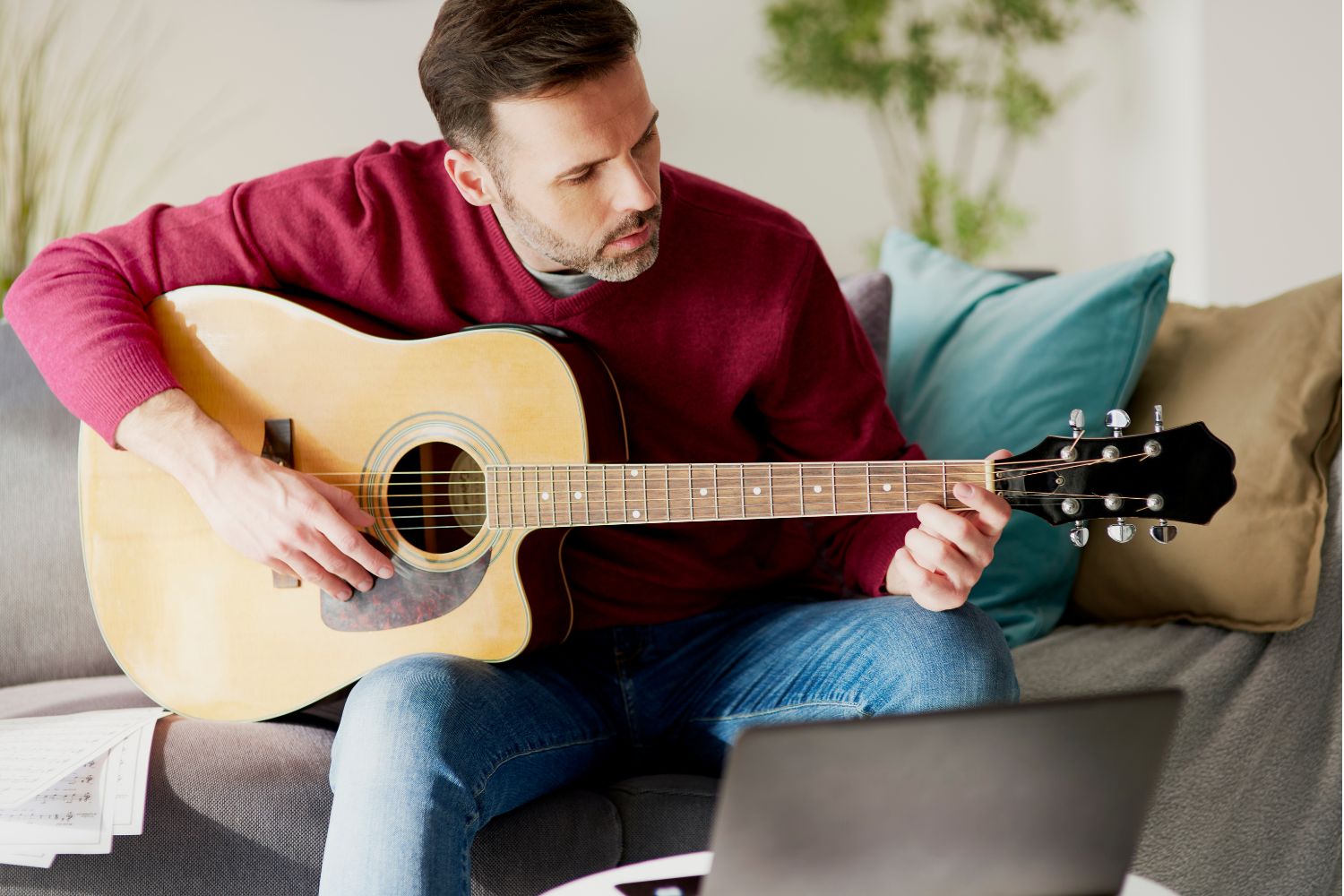 17 Best Acoustic Guitar Starter Packs For Beginners (2024)